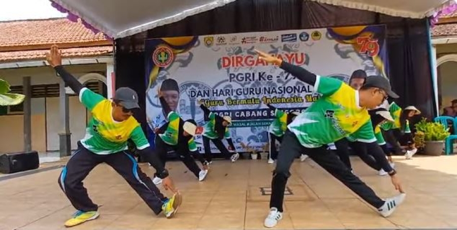 Senam Kreasi Spejising dalam HUT PGRI 2024